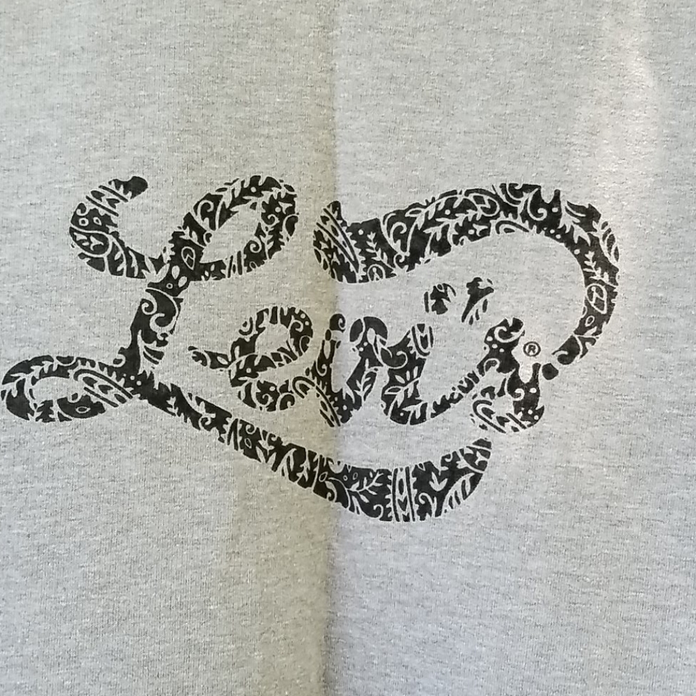 Fashonable Levi's pullover - Picture 2 of 6